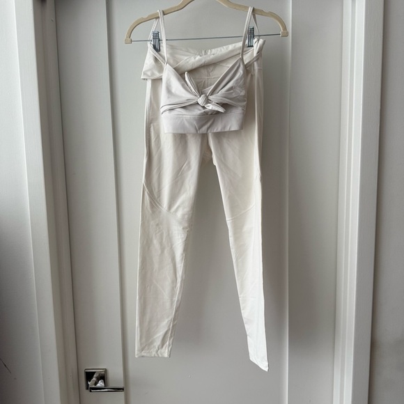 Alala "Tied Bow" Sports Bra and Legging Set - Picture 6 of 8